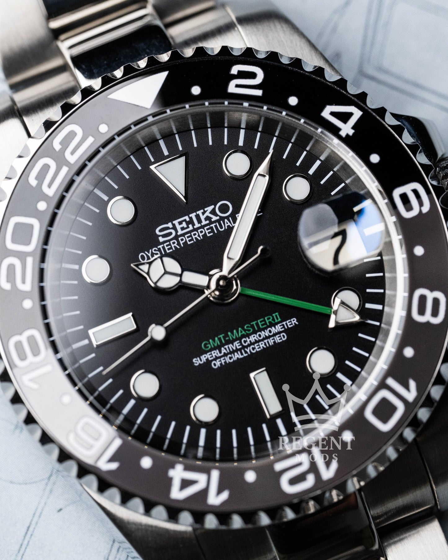 Seiko Mod Bruce Wayne GMT-Master II With Black Grey Bezel And Green GMT Text And Hands On Oyster Bracelet