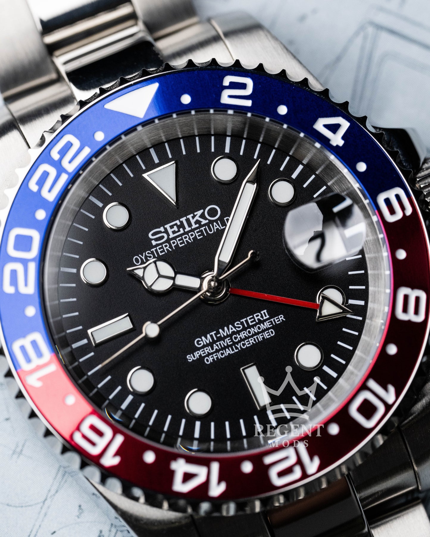 Seiko Mod GMT-Master II Pepsi With Red And Blue Pepsi Bezel Black Dial And Stainless Steel Bracelet