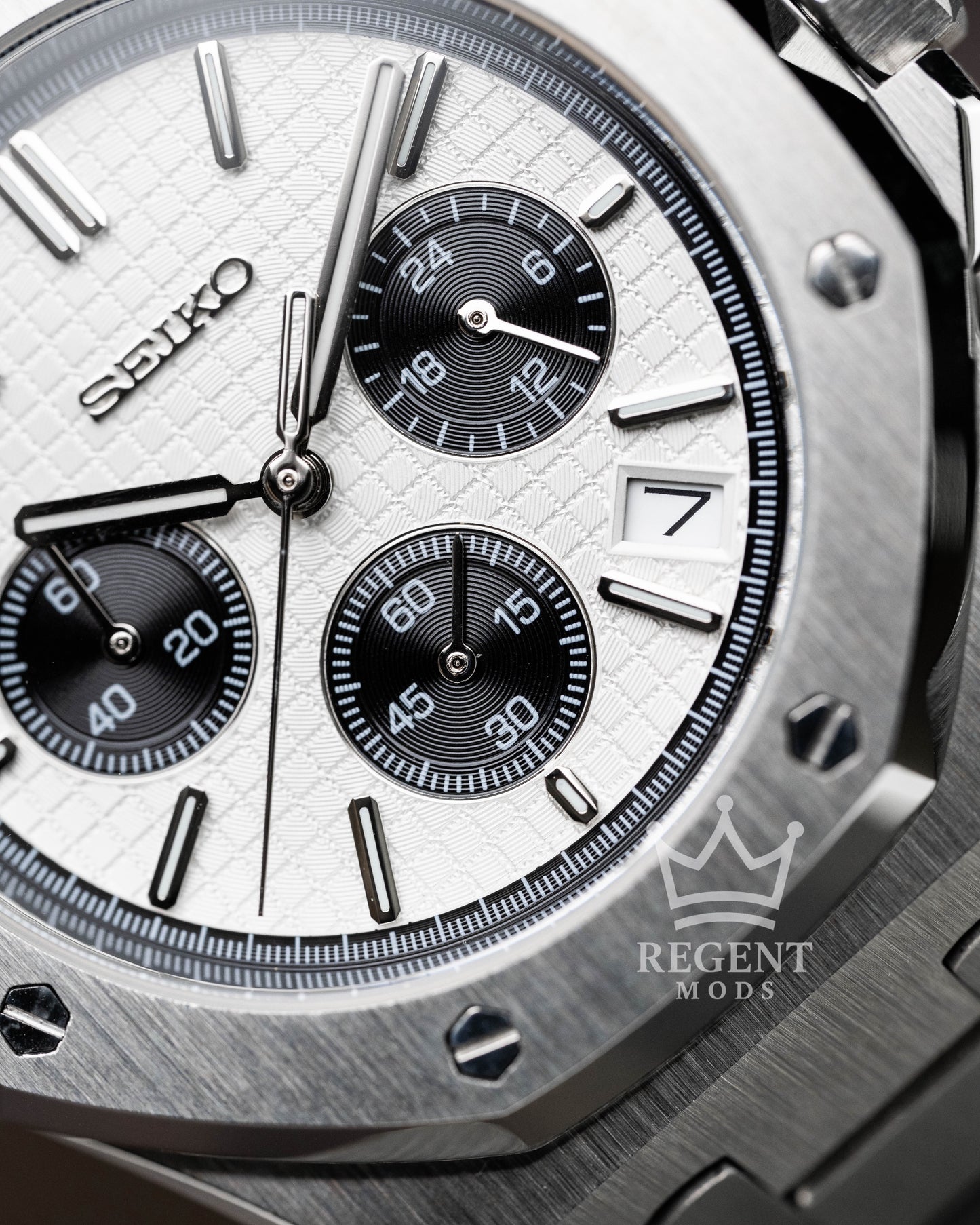 Seiko Royal Oak Seikoak AP Mod Chronograph Featuring White Panda Dial With Black Subdials And Brushed Steel Case And Integrated Bracelet
