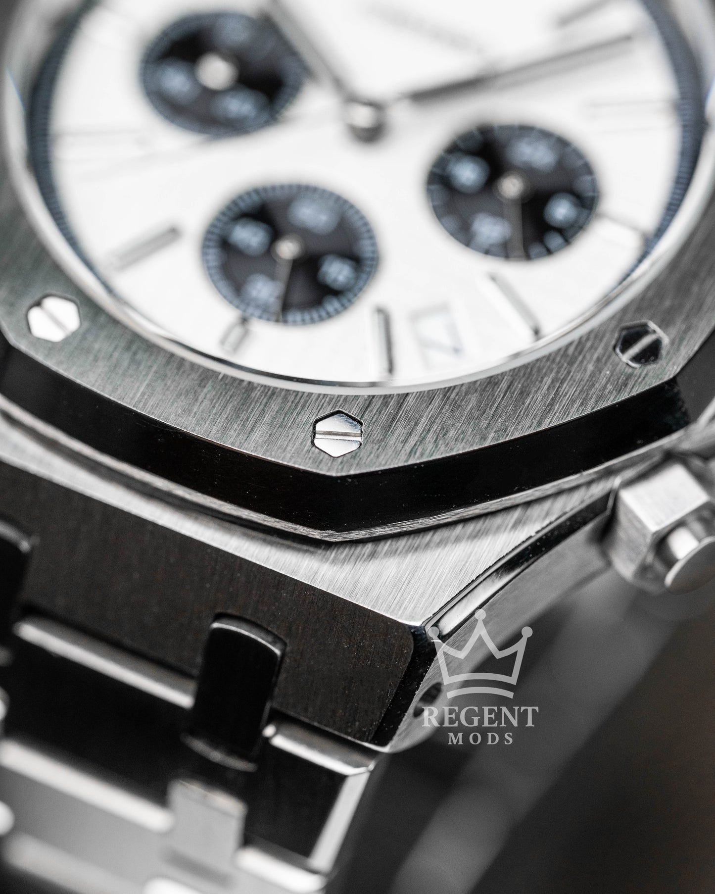 Seiko Royal Oak Seikoak AP Mod Chronograph Featuring White Panda Dial With Black Subdials And Brushed Steel Case And Integrated Bracelet