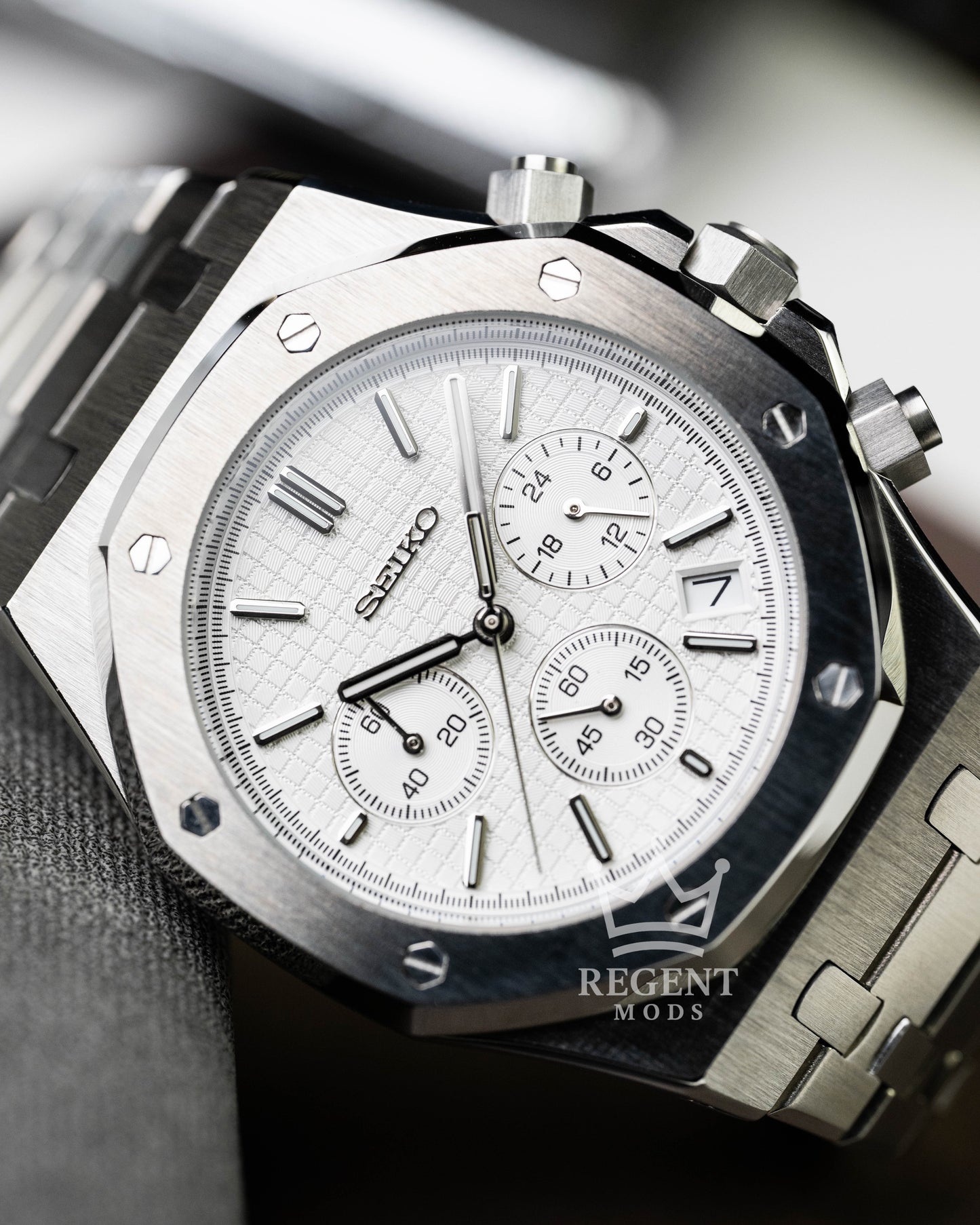 Seiko Mod AP Royal Oak Seikoak Chronograph With White Tapisserie Waffle Dial And Stainless Steel Integrated Bracelet