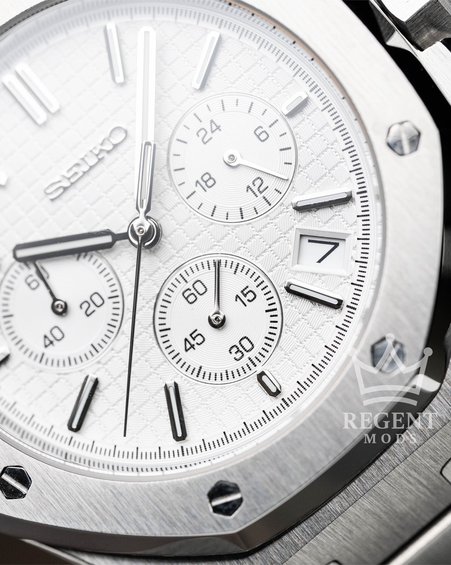 Seiko Mod AP Royal Oak Seikoak Chronograph With White Tapisserie Waffle Dial And Stainless Steel Integrated Bracelet