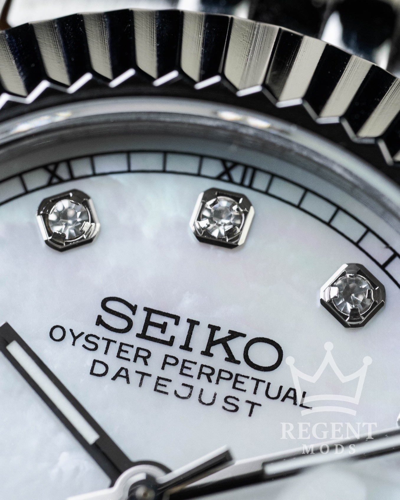 Precision-Date Ladies | White Pearl Diamond