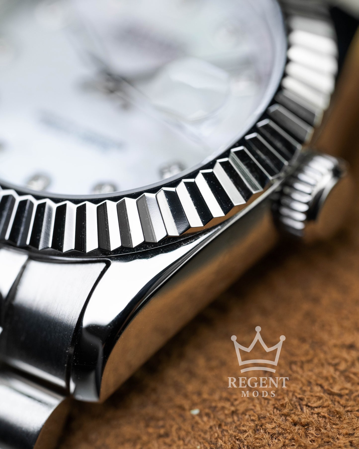 Precision-Date Ladies | White Pearl Diamond