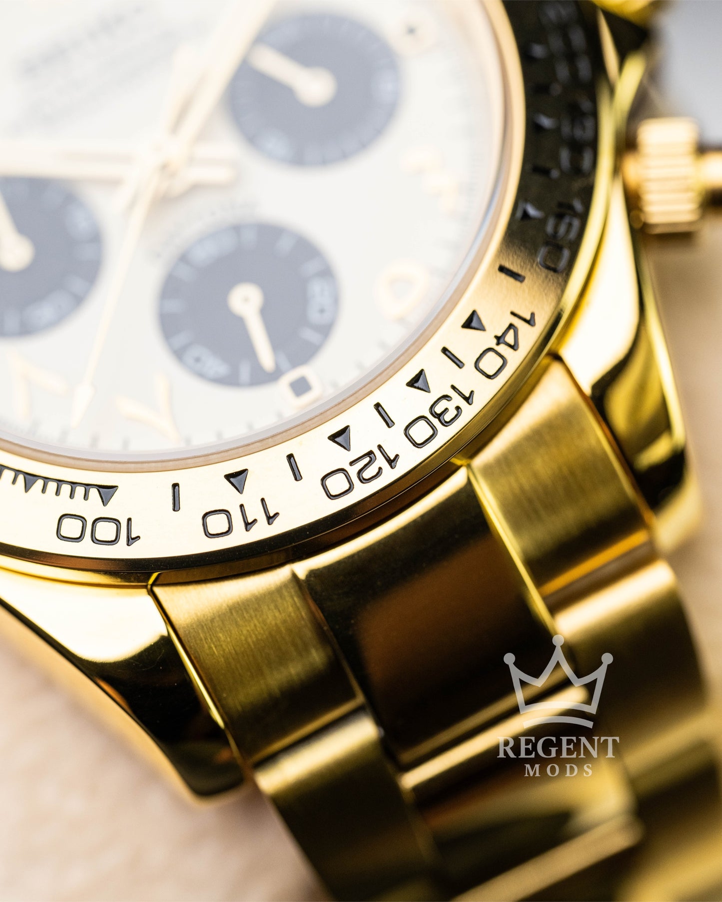 Racer | Gold Arabic