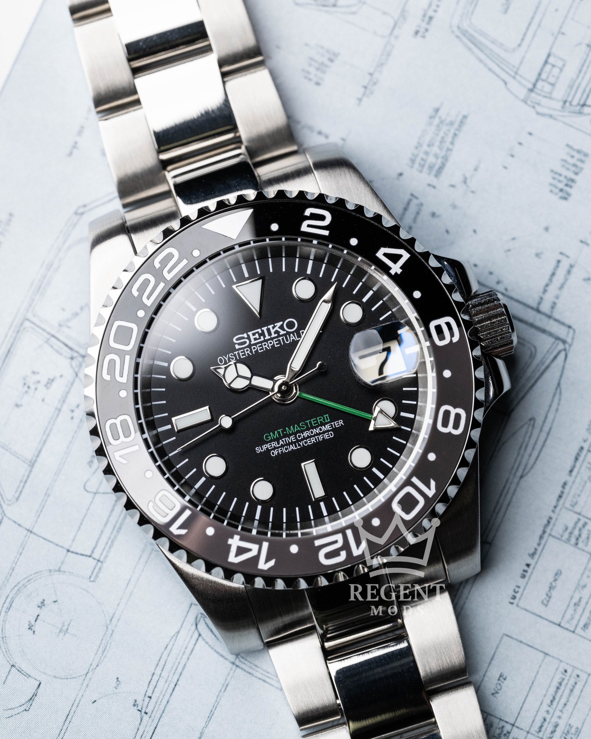 Seiko Mod Bruce Wayne GMT-Master II With Black Grey Bezel And Green GMT Text And Hands On Oyster Bracelet