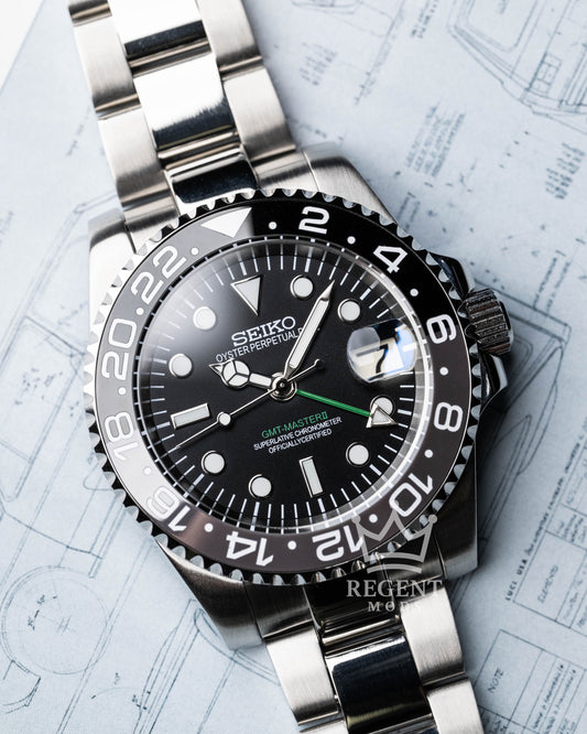 Seiko Mod Bruce Wayne GMT-Master II With Black Grey Bezel And Green GMT Text And Hands On Oyster Bracelet