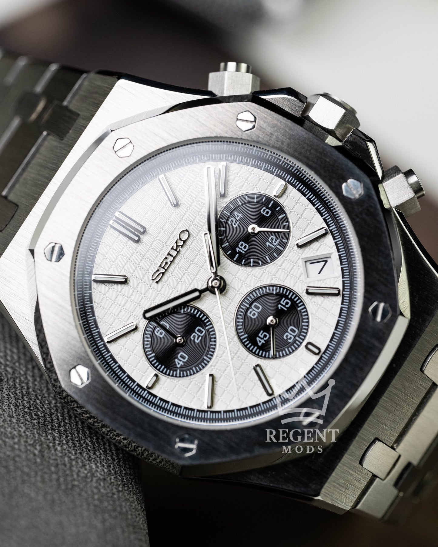 Seiko Royal Oak Seikoak AP Mod Chronograph Featuring White Panda Dial With Black Subdials And Brushed Steel Case And Integrated Bracelet