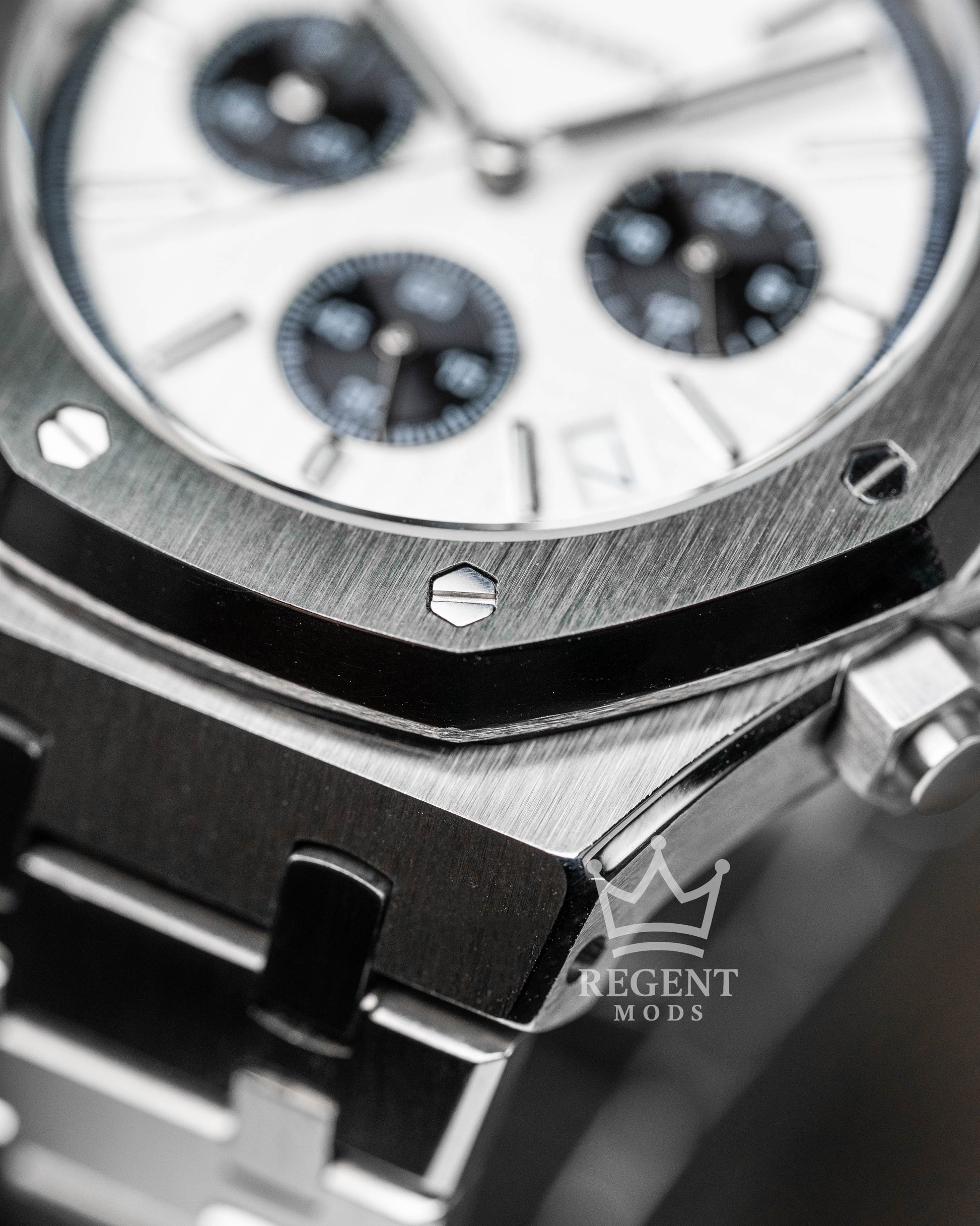 Seiko Royal Oak Seikoak AP Mod Chronograph Featuring White Panda Dial With Black Subdials And Brushed Steel Case And Integrated Bracelet